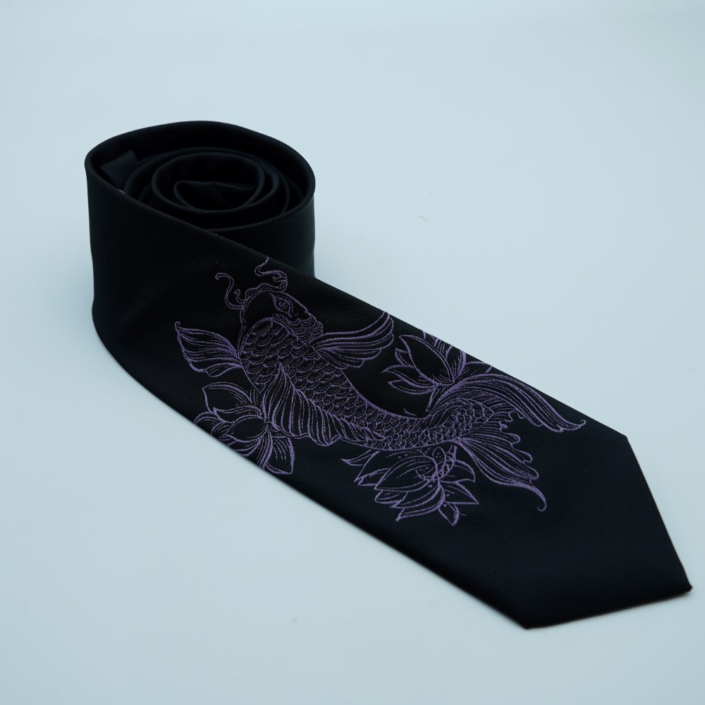 Photochromic necktie